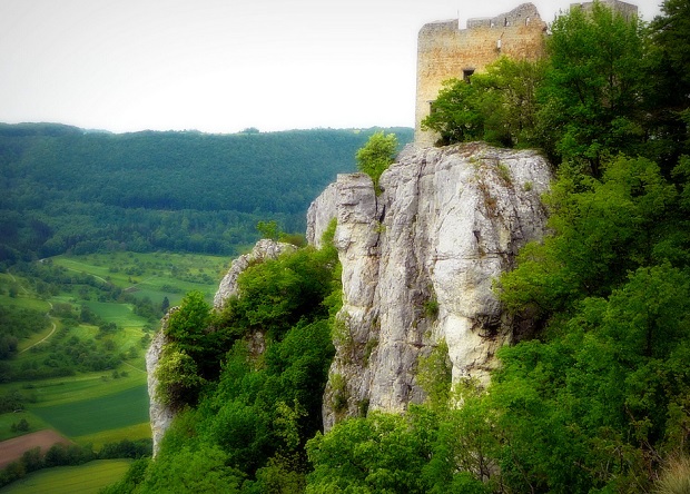 Burgos Reussenstein Castle  Hike