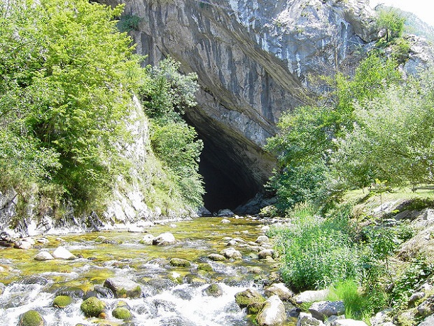 Climbing the Asturian routes